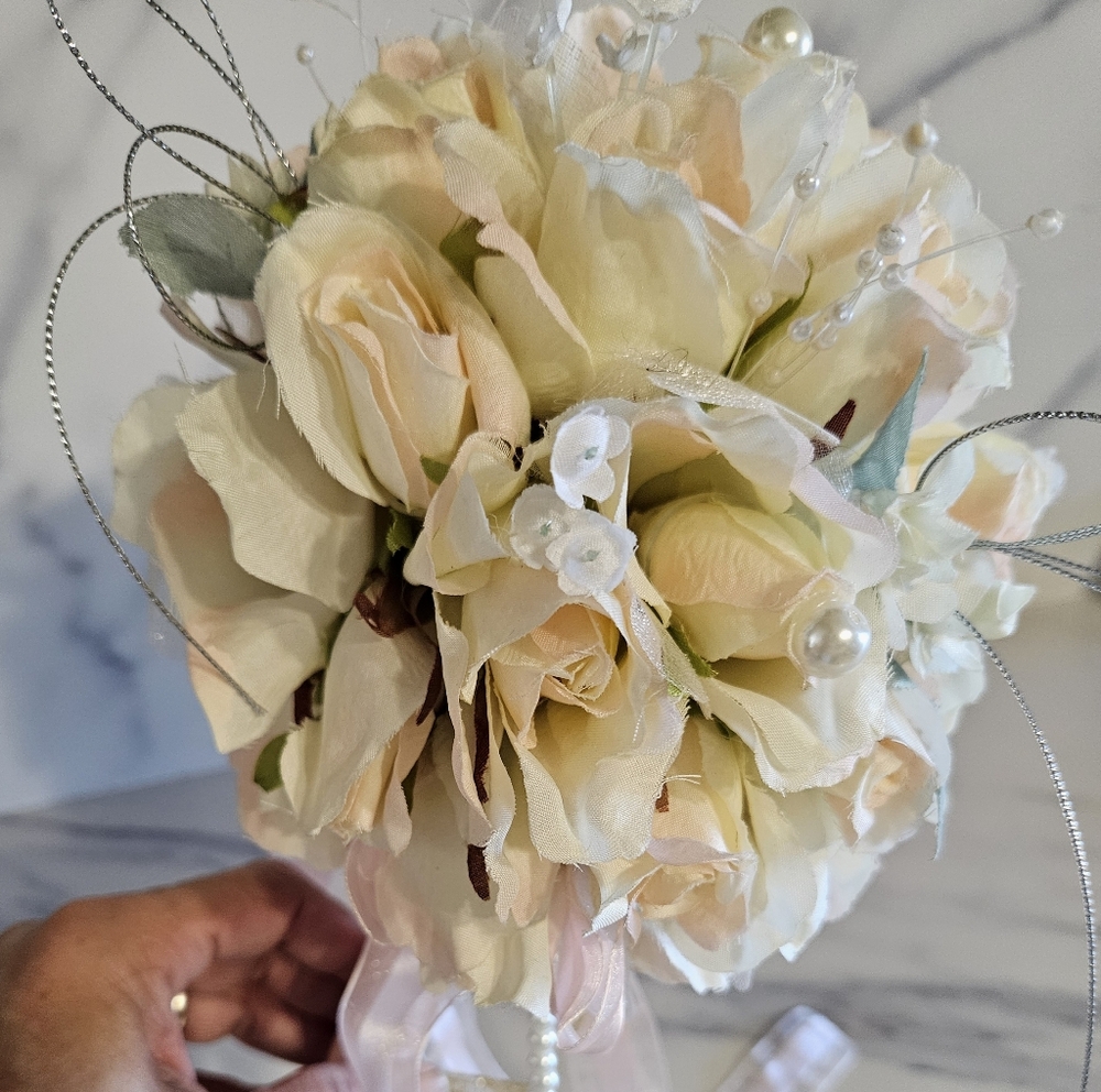 BNWT - Petite  Elegant Cream and Pink Rose Bouquet